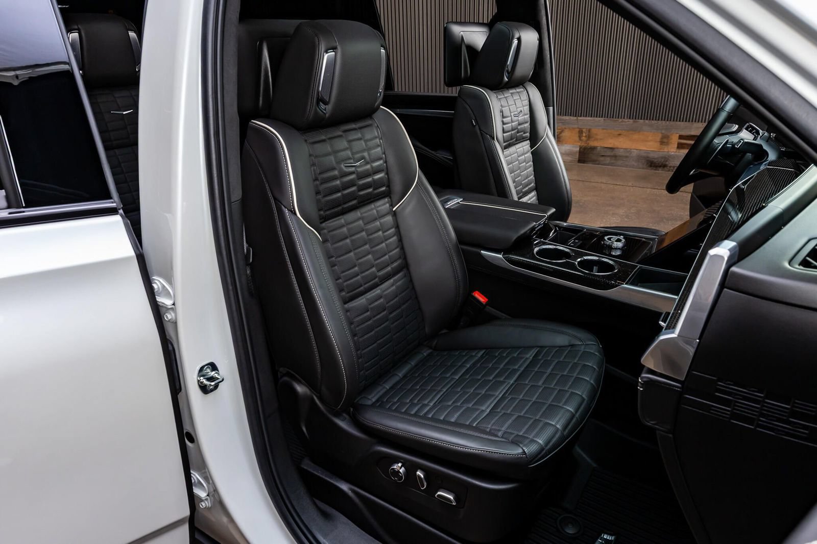 Used 2025 Cadillac Escalade V AWD/4WD image 29