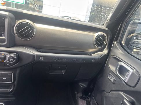 Used 2019 Jeep Wrangler Unlimited Sport S AWD/4WD image 15