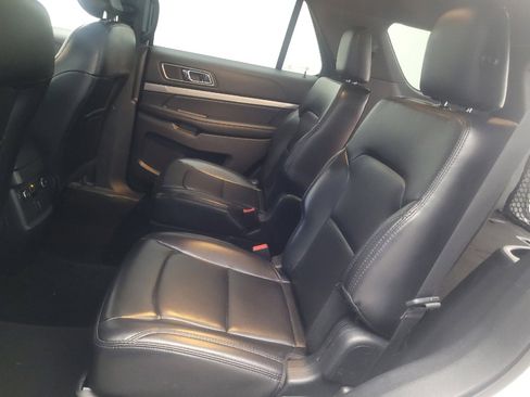 Used 2019 Ford Explorer XLT w/ Equipment Group 202A FWD image 18