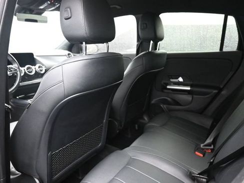 Used 2025 Mercedes-Benz GLA 250 4MATIC image 17