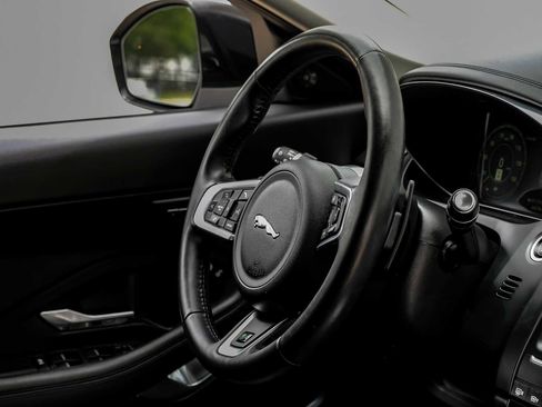 Used 2020 Jaguar E-PACE SE AWD/4WD image 17