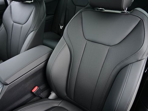 Used 2025 BMW 430i Coupe w/ M Sport Package image 8