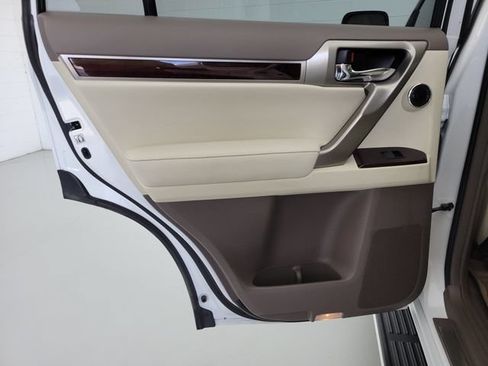 Used 2019 Lexus GX 460 Luxury AWD/4WD image 14