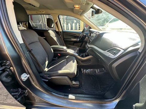 Used 2020 Dodge Journey SE w/ SE Popular Equipment Group image 27