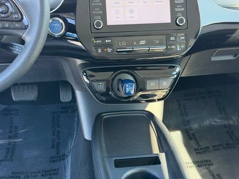 Used 2020 Toyota Prius LE AWD/4WD image 16