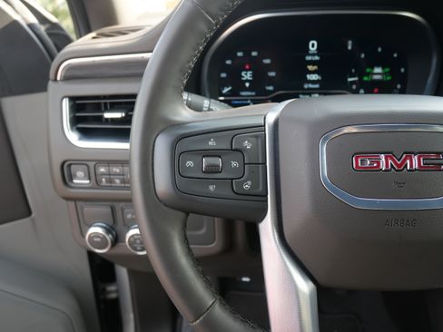 Used 2024 GMC Yukon XL SLT w/ SLT Luxury Package image 13