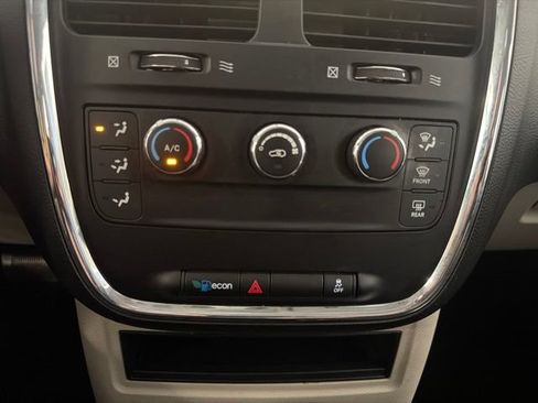 Used 2014 Dodge Grand Caravan American Value Package FWD image 26