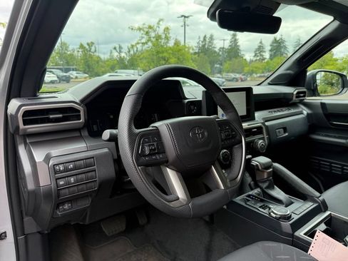 Certified 2025 Toyota Tacoma SR5 AWD/4WD image 13