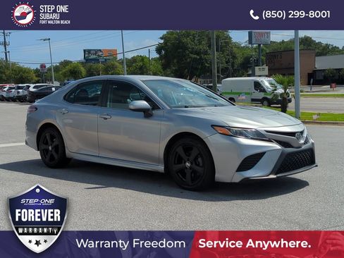 Used 2019 Toyota Camry SE FWD image 9