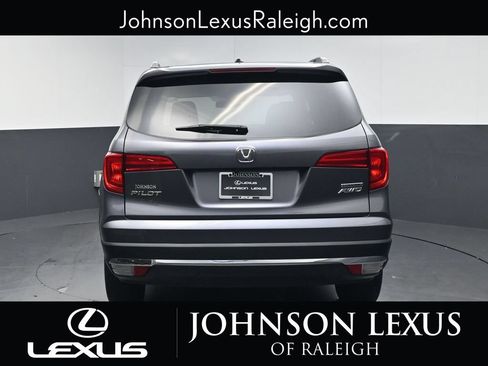 Used 2017 Honda Pilot Touring image 8