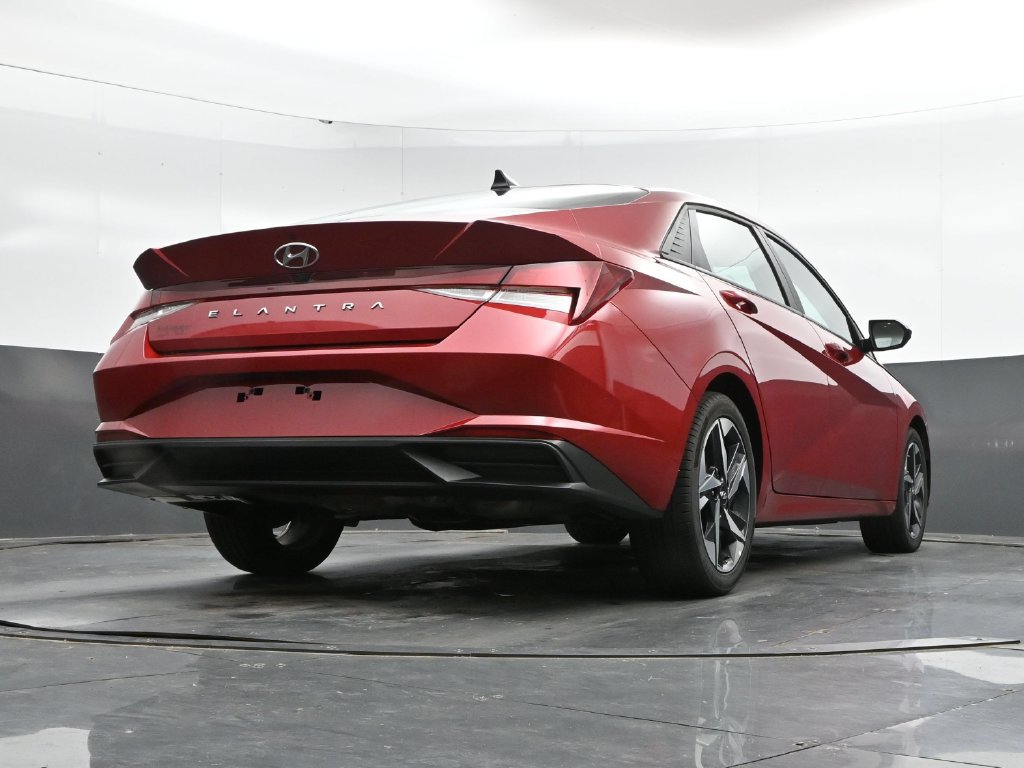 Used 2023 Hyundai Elantra SEL w/ Convenience Package FWD image 32