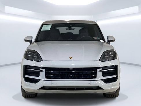 Certified 2025 Porsche Cayenne GTS AWD/4WD image 10