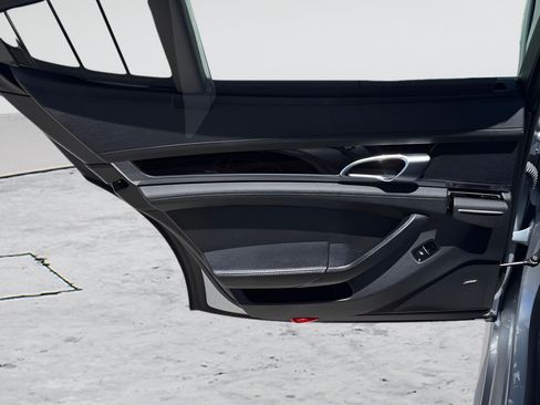 Used 2016 Porsche Panamera S RWD image 19