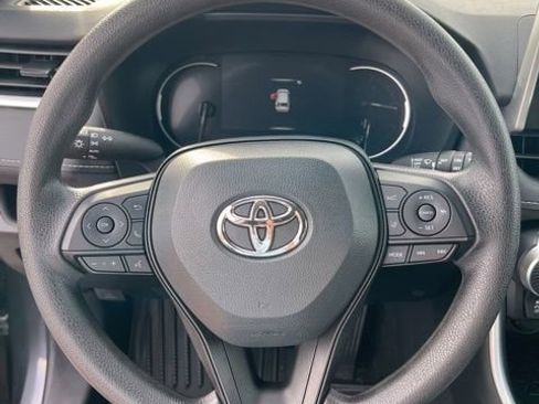 Used 2025 Toyota RAV4 XLE AWD/4WD image 23