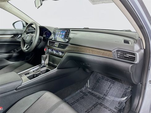 Used 2018 Honda Accord EX image 29