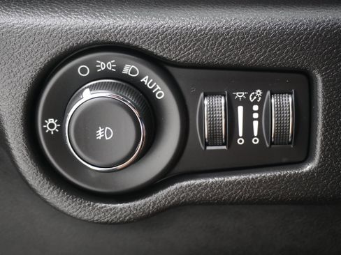 Used 2020 Chrysler Pacifica Touring-L Plus image 26