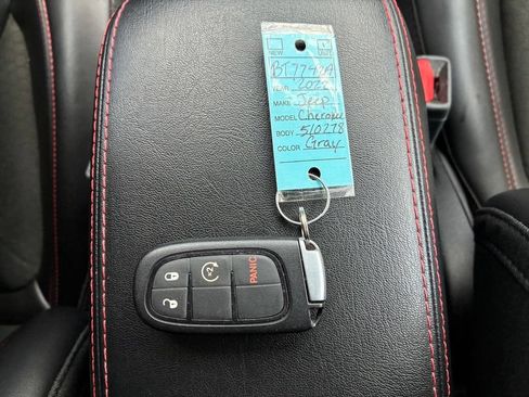 Used 2022 Jeep Cherokee Trailhawk w/ Trailer Tow Group AWD/4WD image 31