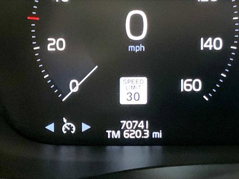 Used 2021 Volvo V60 T5 Cross Country image 23