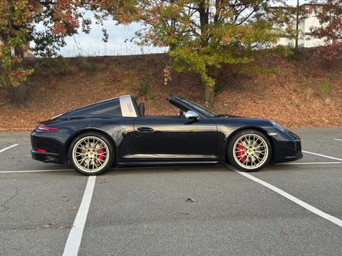 Used 2019 Porsche 911 image 15