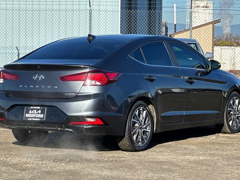 Used 2020 Hyundai Elantra Limited image 4