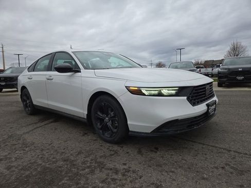 New 2025 Honda Accord SE image 1