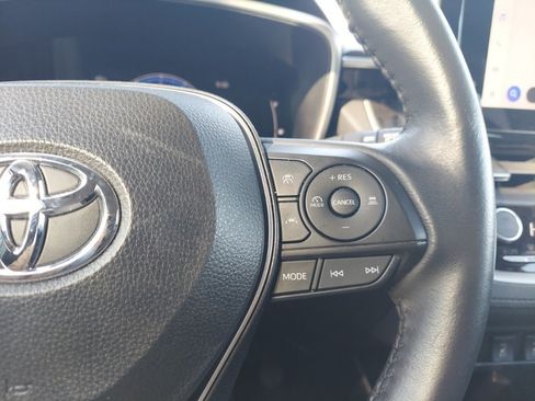 Used 2024 Toyota Corolla Cross XLE image 18