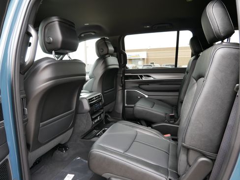 New 2026 Jeep Grand Wagoneer Limited AWD/4WD image 7