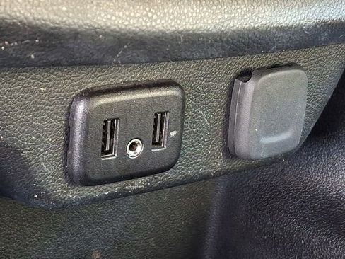 Used 2023 Chevrolet Traverse LT image 29