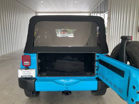 Used 2017 Jeep Wrangler Unlimited Sahara w/ Dual Top Group AWD/4WD image 16