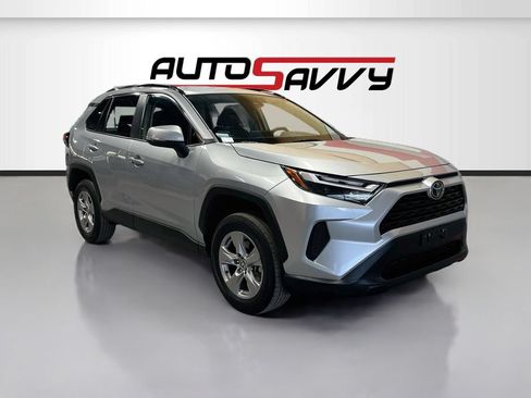 Used 2025 Toyota RAV4 XLE AWD/4WD image 1