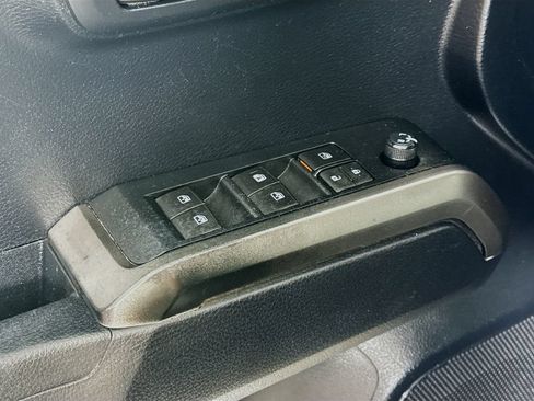 Used 2019 Toyota Tacoma SR5 RWD image 19