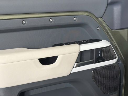 Used 2024 Land Rover Defender 110 S image 37