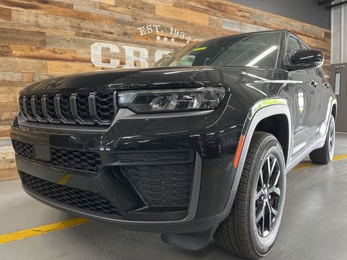 New 2026 Jeep Grand Cherokee Altitude AWD/4WD image 15