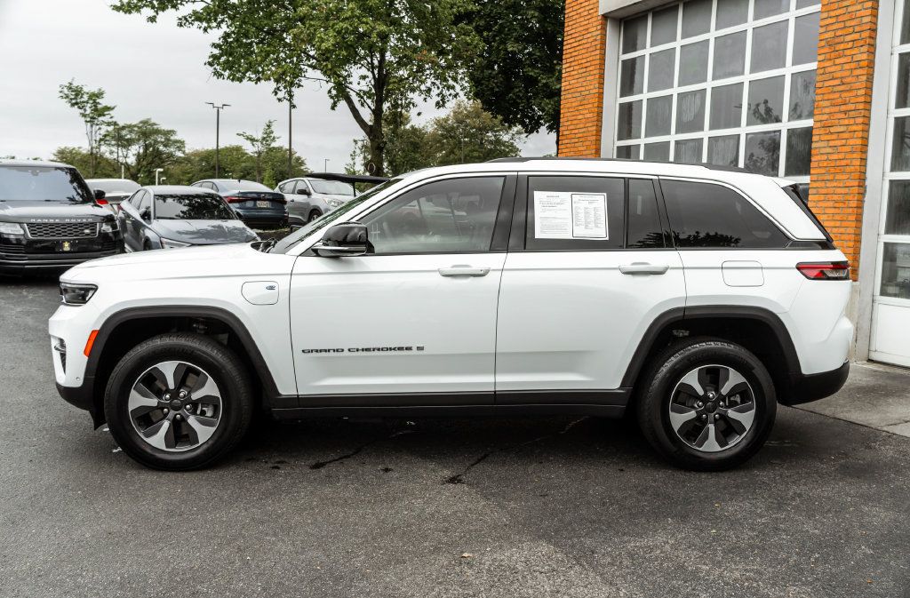 Used 2022 Jeep Grand Cherokee Limited 4xe w/ Luxury Tech Group II AWD/4WD image 41