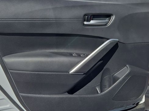 Used 2022 Toyota Corolla Cross XLE w/ Convenience Package image 13