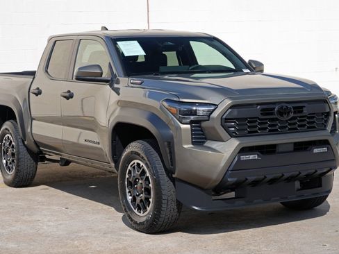 Used 2025 Toyota Tacoma TRD Off-Road AWD/4WD image 54