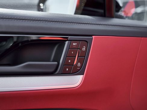 Used 2024 Porsche Cayenne Coupe image 30