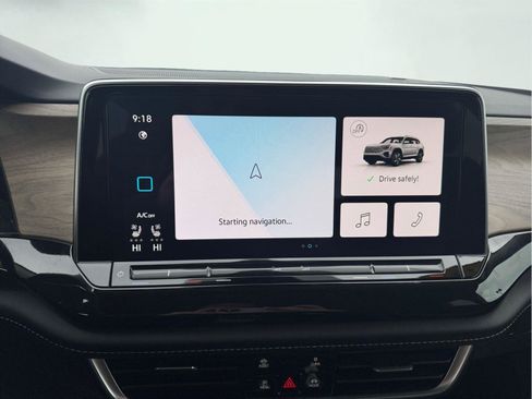 Used 2025 Volkswagen Atlas SE image 30