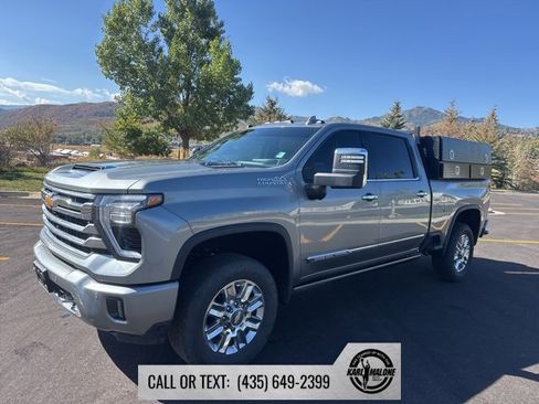Used 2024 Chevrolet Silverado 3500 High Country w/ High Country Premium Package image 3