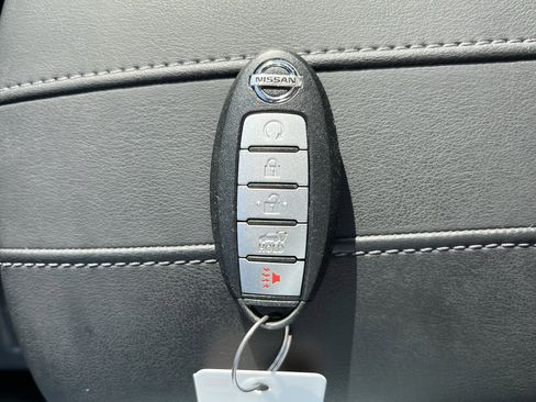 Used 2018 Nissan Rogue SV image 32