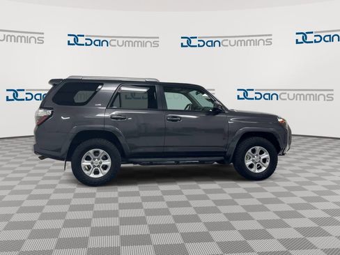 Used 2018 Toyota 4Runner SR5 AWD/4WD image 9