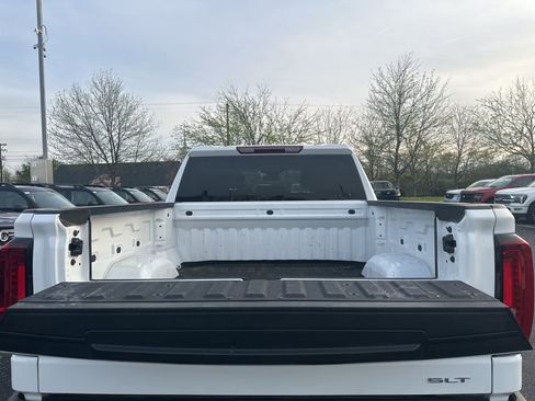 Used 2025 GMC Sierra 1500 SLT image 5