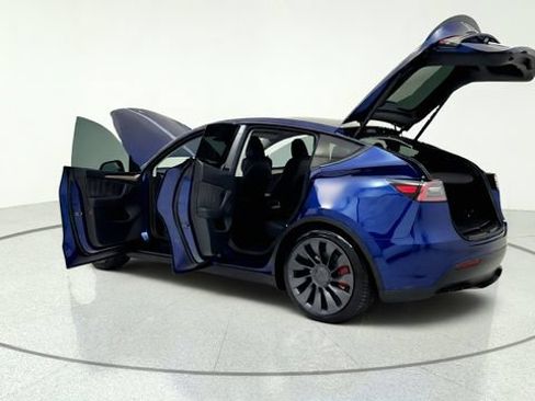 Used 2023 Tesla Model Y Performance AWD/4WD image 16
