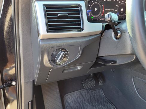 Used 2022 Volkswagen Atlas Cross Sport SEL image 20