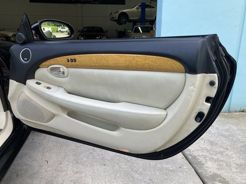 Used 2003 Lexus SC 430 Convertible image 30