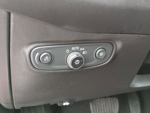 Used 2023 Chevrolet Equinox Premier AWD/4WD image 17