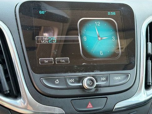 Used 2018 Chevrolet Equinox LT FWD image 31