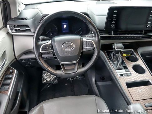 Used 2021 Toyota Sienna XLE w/ XLE Plus Package AWD/4WD image 13