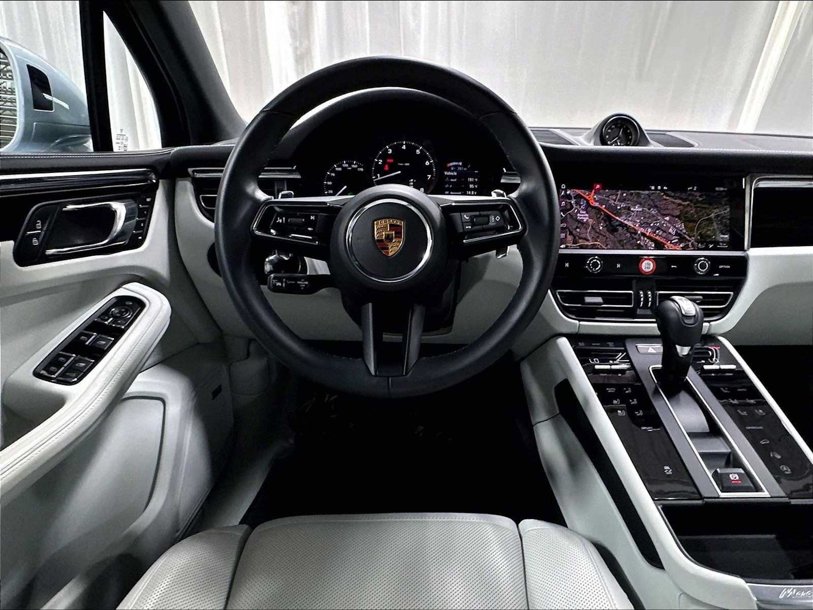Used 2026 Porsche Macan AWD/4WD image 16