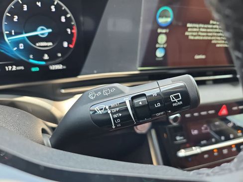 Certified 2024 Kia Carnival SX FWD image 22